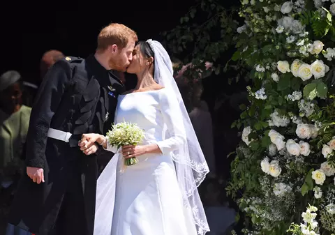 VIDEO/Dedicații lăutărești pentru ...nunta englezească. ”Ia-ți mireasă ziua bună”, interpretată pe malul Tamisei!