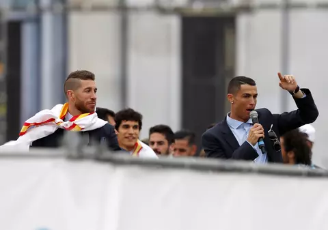 Nebunie la Madrid la întoarcerea campionilor de la Real. Ce le-a transmis Ronaldo fanilor | VIDEO&FOTO