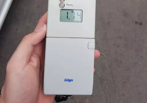 Un șofer beat, cu o alcoolemie de 1,74 mg/l, a produs un accident. Bărbatul a intrat cu mașina pe contrasens, a lovit un alt autoturism și a rănit o persoană