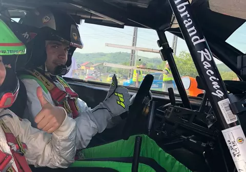 Diana Belbiță de la Exatlon s-a apucat de alt sport!” Prințesa războinică” i-a purtat noroc pilotului de raliu Simone Tempestini, care a câștigat etapa a doua din CN
