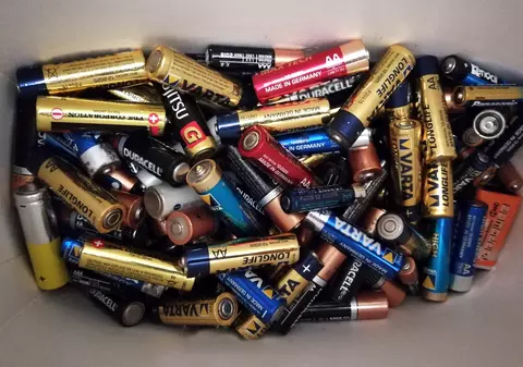 Bucureștenii primesc înghețată gratis pentru două baterii uzate