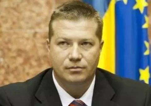 Prefectul Harghitei: Amplasarea unor toalete lângă Monumentul Ostaşului Român Necunoscut, o provocare și o sfidare