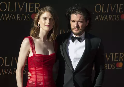 Kit Harington şi Rose Leslie s-au căsătorit la castelul Wardhill din Scoția. Cum au arătat cei doi actori