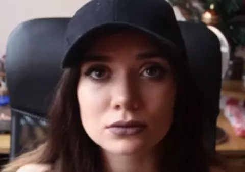 Povestea tinerei din Haţeg care a pozat nud la 13 ani. Ce traume a suferit atunci (VIDEO)