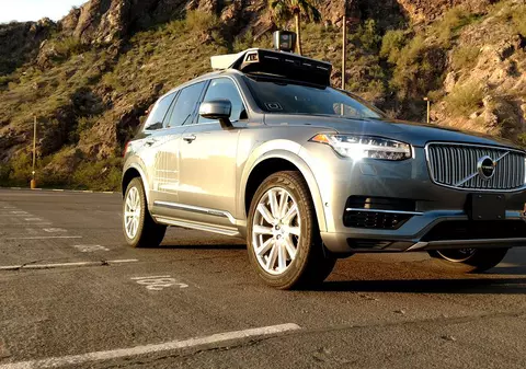 Accidentul în care o mașină Uber a omorât un om a fost cauzat de software, care a decis să nu reacționeze