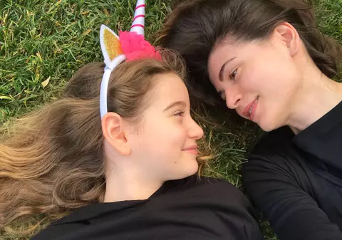 Fetița Monicăi Gabor are nevoie urgentă de operație la ochi. “Încercăm din răsputeri să găsim un chirurg care să îndepărteze chisturile “