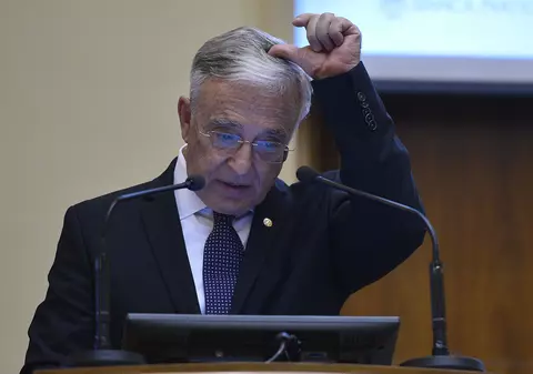 Isărescu: Creșterea economică va fi apropiată de 4%. Guvernul mizează pe un avans de 5,5%