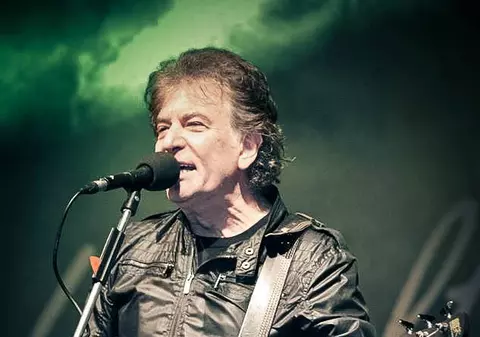 EXCLUSIV/ Din acest weekend, la Bookfest, Mugurel Vrabete (Holograf) devine personaj de carte!