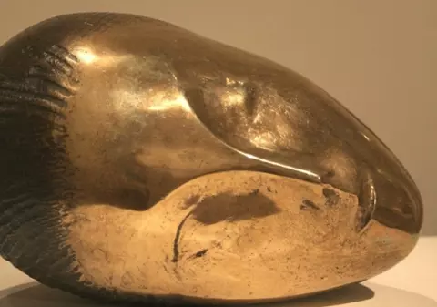 Ce s-a întâmplat azi, 15 mai. Sculptura din bronz "Muză adormită" a lui Constantin Brâncuși s-a vândut la New York