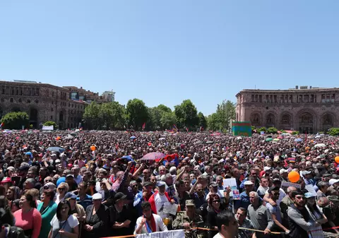 Criza din Armenia continuă. Drumul spre aeroportul din Erevan blocat de protestatari după ce singurul candidat la postul de premier nu a primit voturile Parlamentului