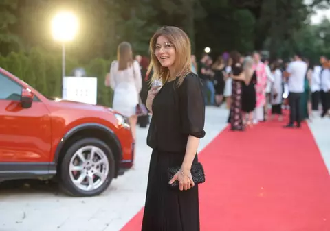 Oana Sârbu este adepta trăirii poveștilor de dragoste. “Nu contează vârsta“