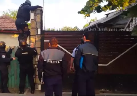 UPDATE. Percheziții la persoane bănuite de furturi din tiruri, în Prahova. 29 persoane, audiate