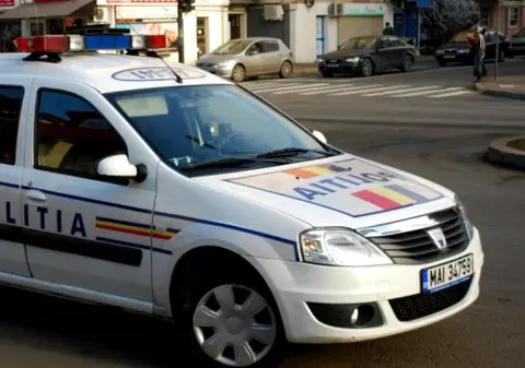 Un bărbat prins beat la volan i-a dat mașina soției sale, deși aceasta nu avea permis. S-a întâmplat în Suceava