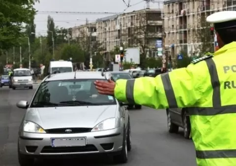 ANCHETĂ/ Un polițist din Vaslui amenință o șoferiță într-un mesaj privat pe Facebook: ”O să fii condamnată cu închisoare!” - FOTO
