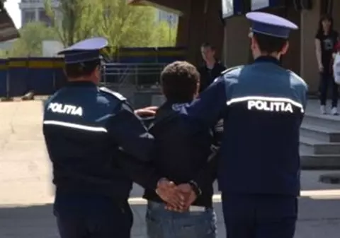 Cum i-au convins polițiștii pe hoți să dea înapoi obiectele furate. Au sunat pe telefonul victimei și...
