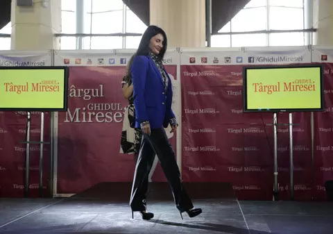 Video EXCLUSIV/ Cum se menține în formă Silvia Chifiriuc, soția lui Petre Roman: ”Fac sport, urc pe munte, înot”