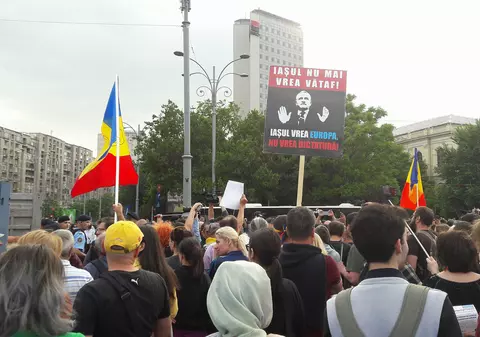 Tensiuni la protestul din Piața Victoriei