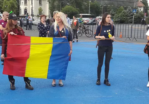 Proteste în Piața Victoriei, 12 mai. Manifestanții au fluturat steagul Uniunii Europene