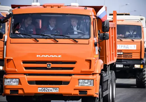 Comunitatea internațională critică consturirea Podului Crimeei