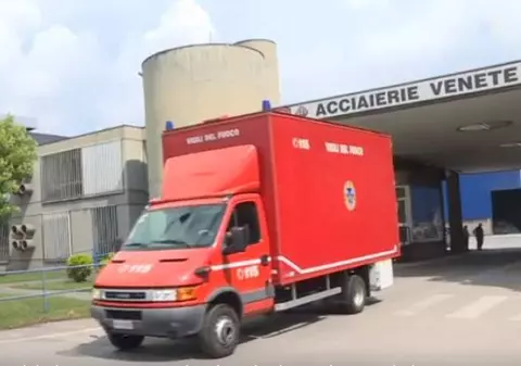 Un român a ars de viu în Italia, după ce a fost stropit cu oţel topit