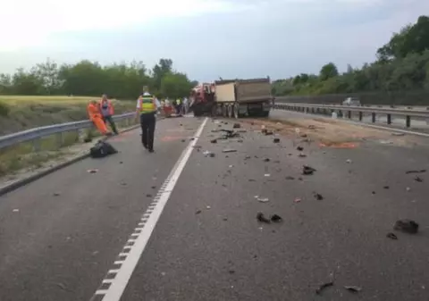 Paisprezece copii au rămas orfani după accidentul din Ungaria. Șase dintre ei sunt frați