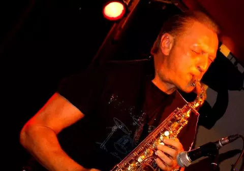 EXCLUSIV/Flavius Teodosiu, faimosul saxofonist al vedetelor internaționale, s-a întors în țară după 30 de ani