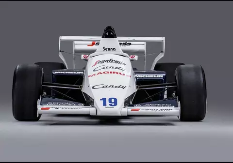 Prima mașină condusă de Ayrton Senna la Monaco s-a vândut cu 1,4 milioane de lire