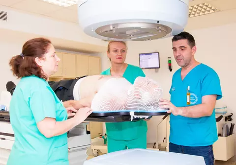 Cancerul este tratat la Spitalul Militar prin cea mai avansată tehnologie de radioterapie
