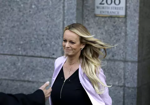 FOTO| Stormy Daniels într-un turneu de pornografie patriotică: Make America Horny Again