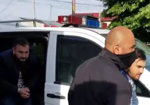 UPDATE: Percheziţii în Moviliţa ale poliţiştilor din Ilfov la hoţii care fură din maşini. Patru bărbați au fost reținuți