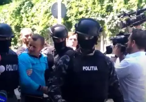 Declaraţie-şocantă a tâlharilor care au împins la moarte un student indian: "Am vrut să luăm doi mici şi o bere!"