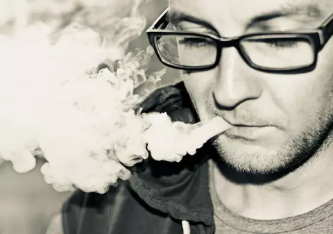 Un american a murit după ce țigara electronică i-a explodat în față
