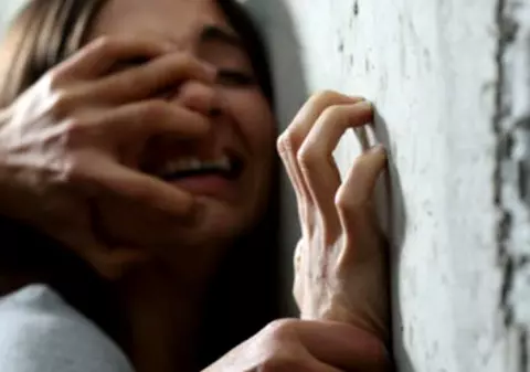 Un spaniol și-a violat fiica de 15 ani și alte două adolescente, pentru a "le scăpa de spiritele rele"