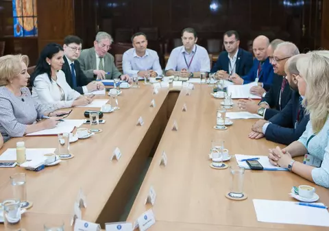 Premierul Dăncilă se întâlnește cu sindicatele din sănătate; Discuții cu miniștrii Muncii, Sănătății și de Finanțe, despre greva generală