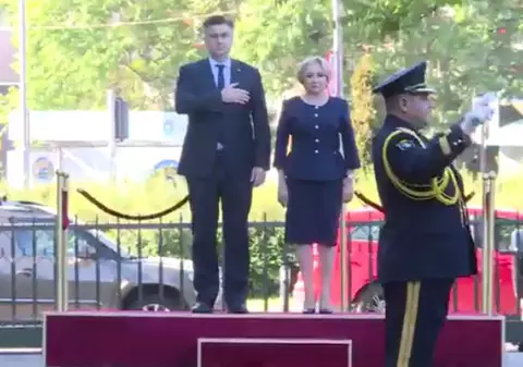 VIDEO/ Premierul Croației a salvat-o pe Viorica Dăncilă de la o nouă gafă, de protocol, după ce a uitat de momentul intonării imnurilor; Dezacorduri în convorbirile oficiale