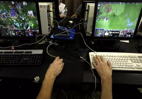 Român condamnat în SUA, după ce a spart serverele World of Warcraft