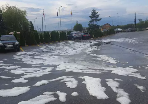 A nins în Cluj la jumătatea lui mai. Zăpada avea câțiva centimetri