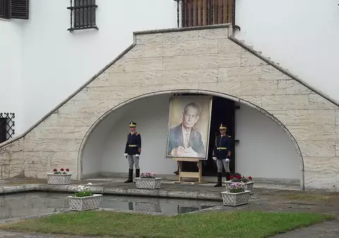 FOTO&VIDEO/ Sute de invitați la „Garden Party”, eveniment găzduit de Palatul Elisabeta, de Ziua Regalității