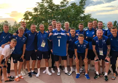 Islandezii, omagiu pentru Carl Ikeme, portarul nigerian bolnav de leucemie