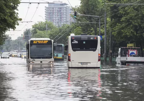 Prognoza meteo specială pentru București. Meteorologii anunță ploi torențiale