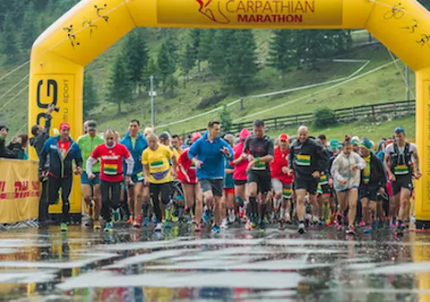 Aproape 1,500 de alergători înregistrați și peste 15,000 euro strânși la a IX-a ediție a DHL Carpathian Marathon