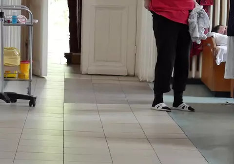 VIDEO EXCLUSIV/ O femeie e convinsă că e moartă și că i-au putrezit organele interne. Sindromul „cadavrului ambulant”, o tulburare psihică extrem de rară