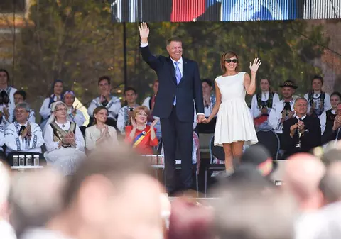 Veniturile salariale ale șefului statului și ale soției au scăzut, încasările din chirii au crescut; Cât a câștigat Klaus Iohannis din vânzarea cărții ”Pas cu Pas”