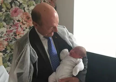 Elena Băsescu a fost externată la trei zile după ce a născut