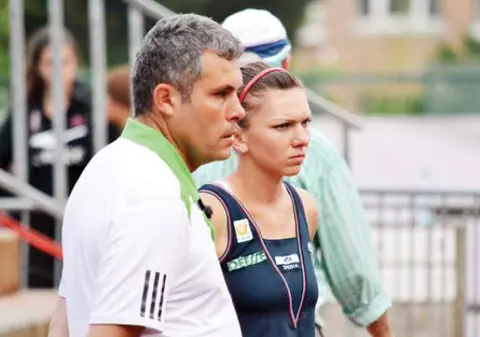 OPINIE / Singurul om din cariera lui Halep care n-a primit măcar o felicitare. S-a îmbolnăvit, dar nu vrea să se știe cât suferă!