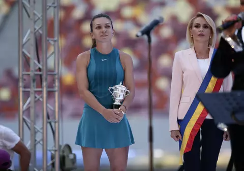 VIDEO/ Gabriela Firea, huiduită pe Arena Națională. Primarul Capitalei a părăsit în grabă stadionul. Fusese avertizat să nu ia cuvântul