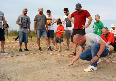 REPORTAJ/ Un joc la modă în anii 80, readus la viață. Totul a pornit în glumă și s-a terminat cu diplome și cupe!