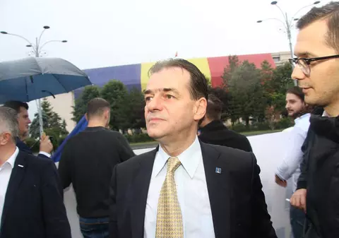 Ludovic Orban, la protestul din fața Palatului Parlamentului, în ziua moțiunii de cenzură: ”O să fiu o mare parte din timp aici în stradă”
