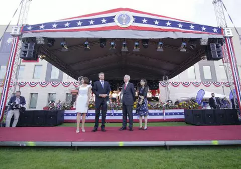 FOTO și VIDEO | Apariție de senzație a Primei Doamne la recepţia SUA. Cum a fost îmbrăcată Carmen Iohannis