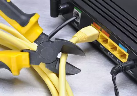 Internetul a fost oprit în Algeria pentru ca elevii să nu trișeze la bacalaureat